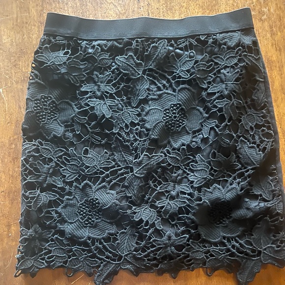 NWT American Eagle Women’s Pencil Skirt / Size 2/ Black Floral Crochet - Picture 13 of 16